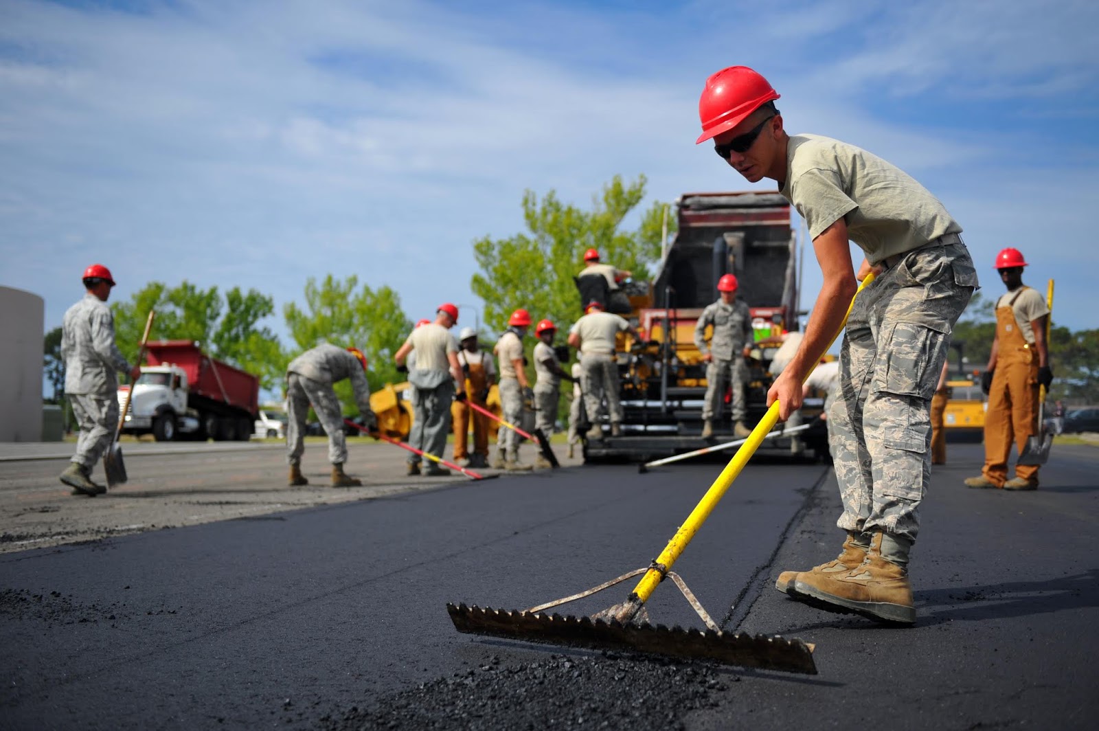 commercial asphalt paving contractor