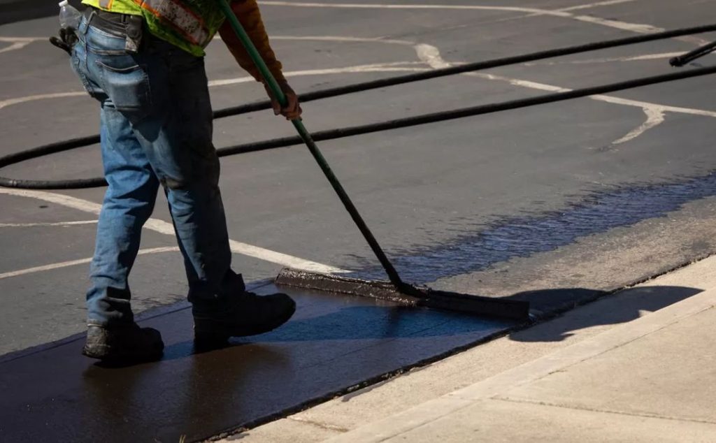 Asphalt Sealcoating Services