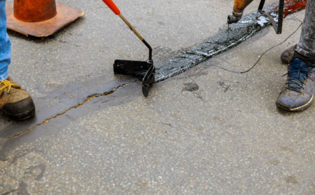 Asphalt road crack repair with aggregate sealing process.